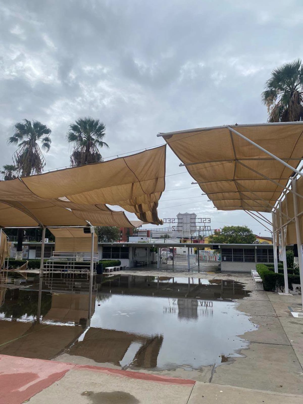La Secundaria Diurna 2 reportó inundaciones y daños en sus instalaciones tras el paso de la tormenta Rachel. Foto: Cortesía