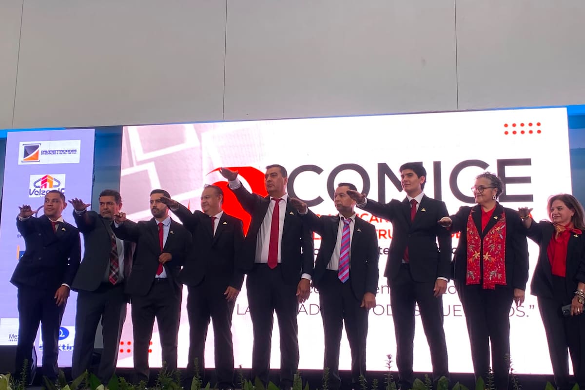 Julio César Urías Soto toma protesta de Comice TTR