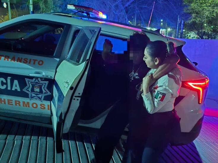 Joven es auxiliado por policías de Hermosillo tras sufrir caída en colonia Santa Clara
