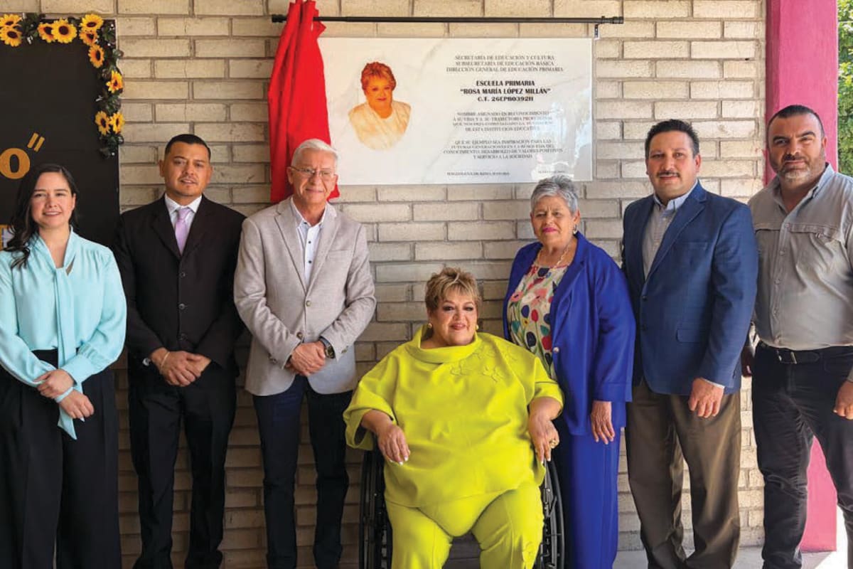Reconocen trayectoria de maestra en Magdalena de Kino; escuela primaria llevará su nombre