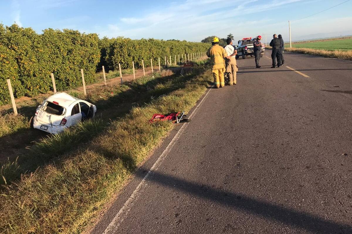 Muere mujer y menor resulta lesionado en volcamiento en Valle del Yaqui