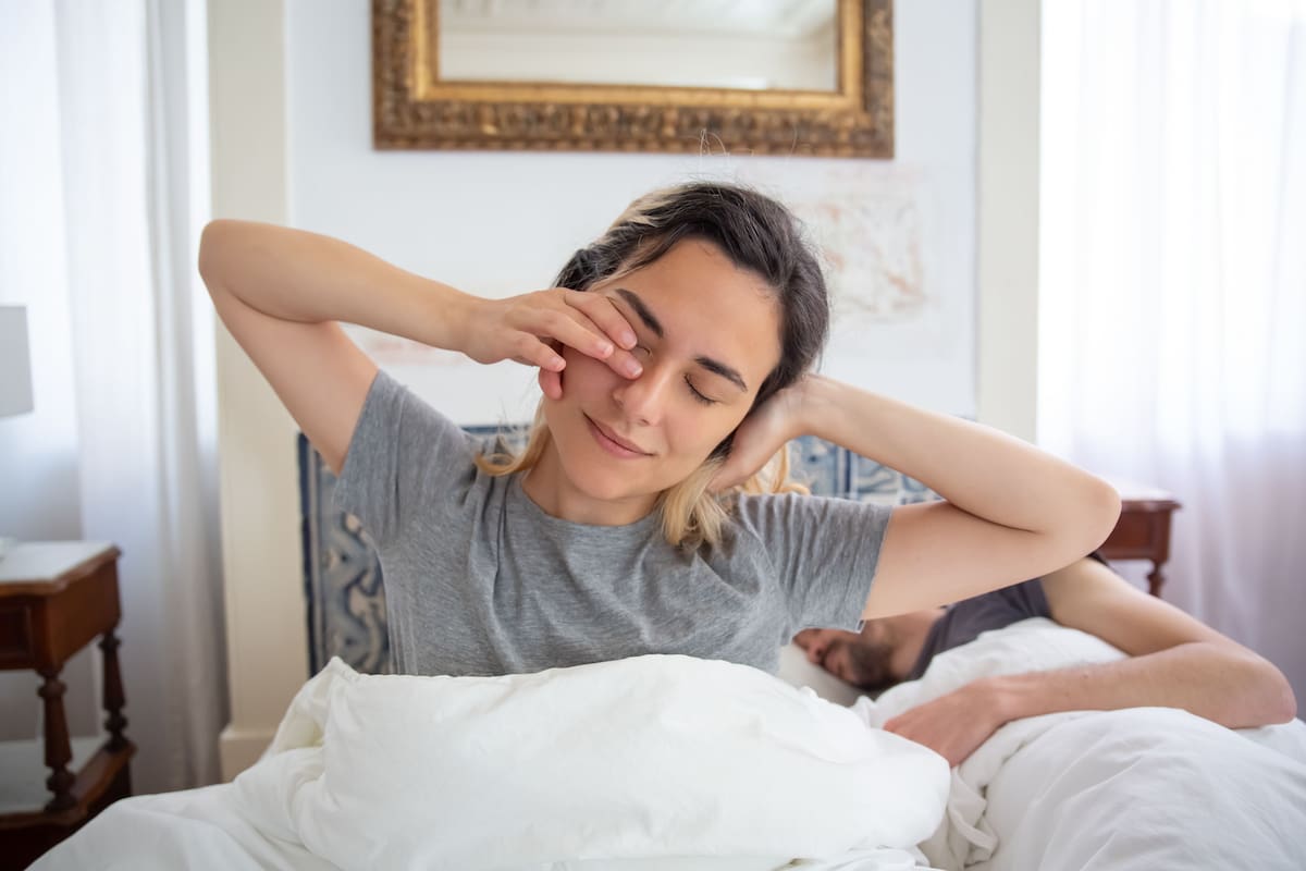 Los psicólogos explican que las personas que logran despertarse sin alarma a la misma hora pueden tener rutinas más constantes y planificadas, además de mostrar paciencia, menor estrés, resiliencia, sociabilidad y un alto nivel de autoconciencia