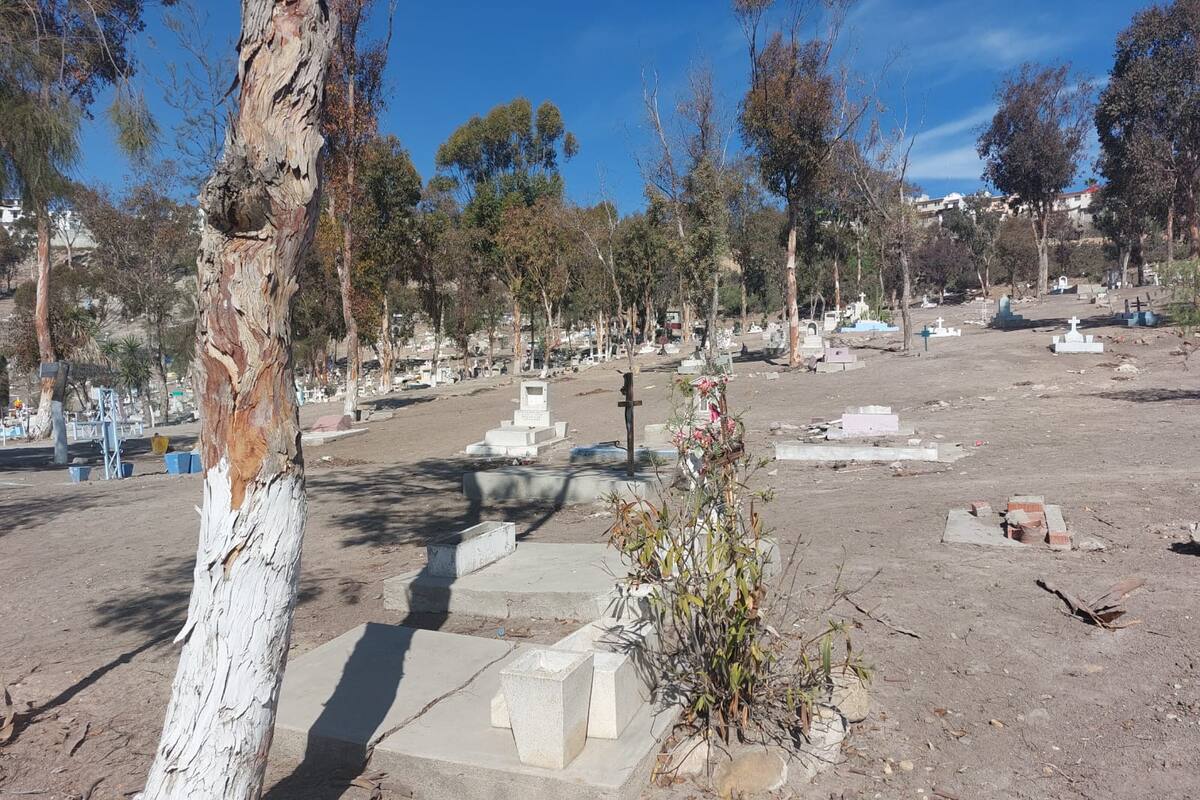 Panteones abrirán desde las 8 en Día de Muertos
