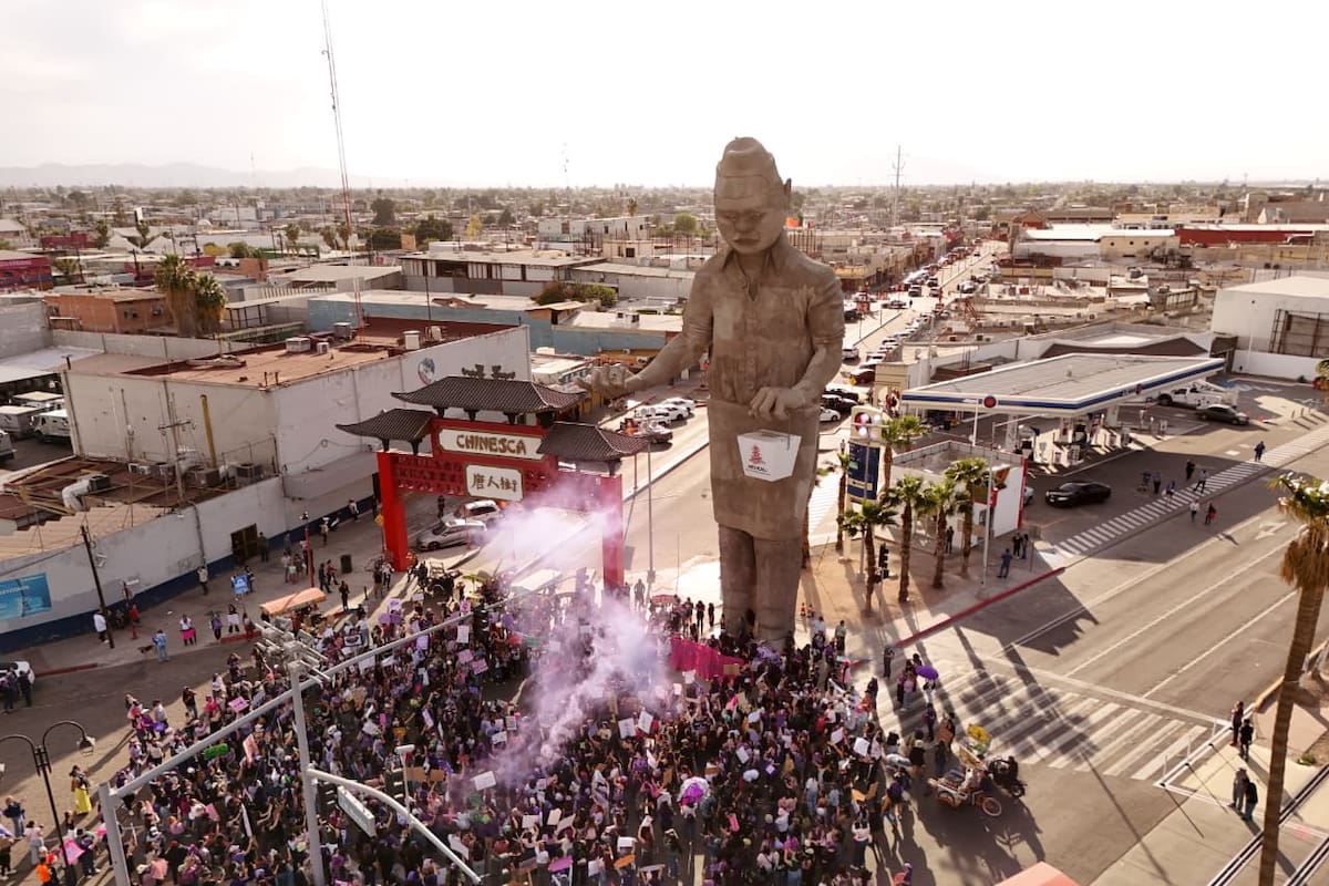 Mujeres piden justicia en el monumento del Cocinero Chino