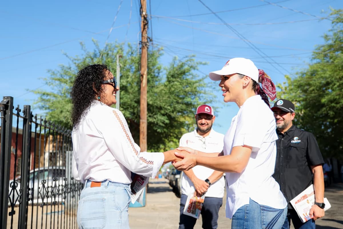 Cuadrillas del Gobierno de Baja California y el Ayuntamiento de Mexicali realizan trabajos de bacheo y rehabilitación de vialidades en la colonia Independencia como parte del programa "Calles Seguras, Familias Seguras". Foto: Cortesía.