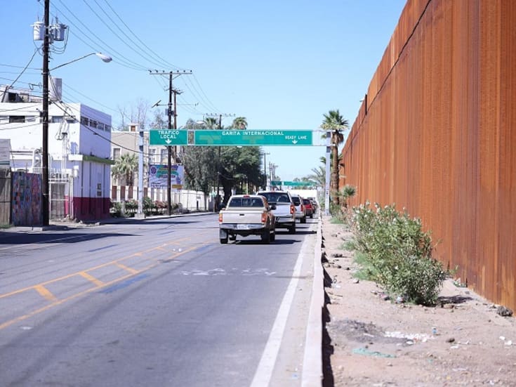 Largas filas esta mañana en las garitas de Calexico
