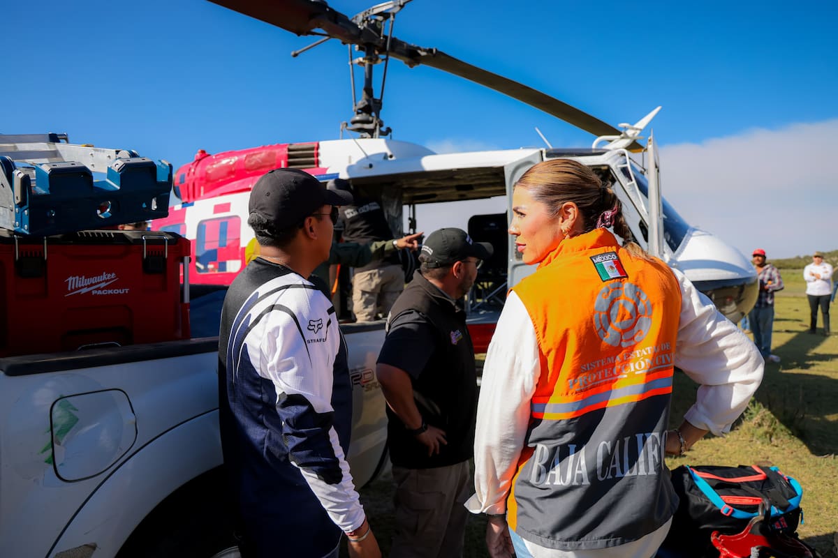 Refuerzan combate a incendio en Tecate con apoyo aéreo y coordinación interinstitucional