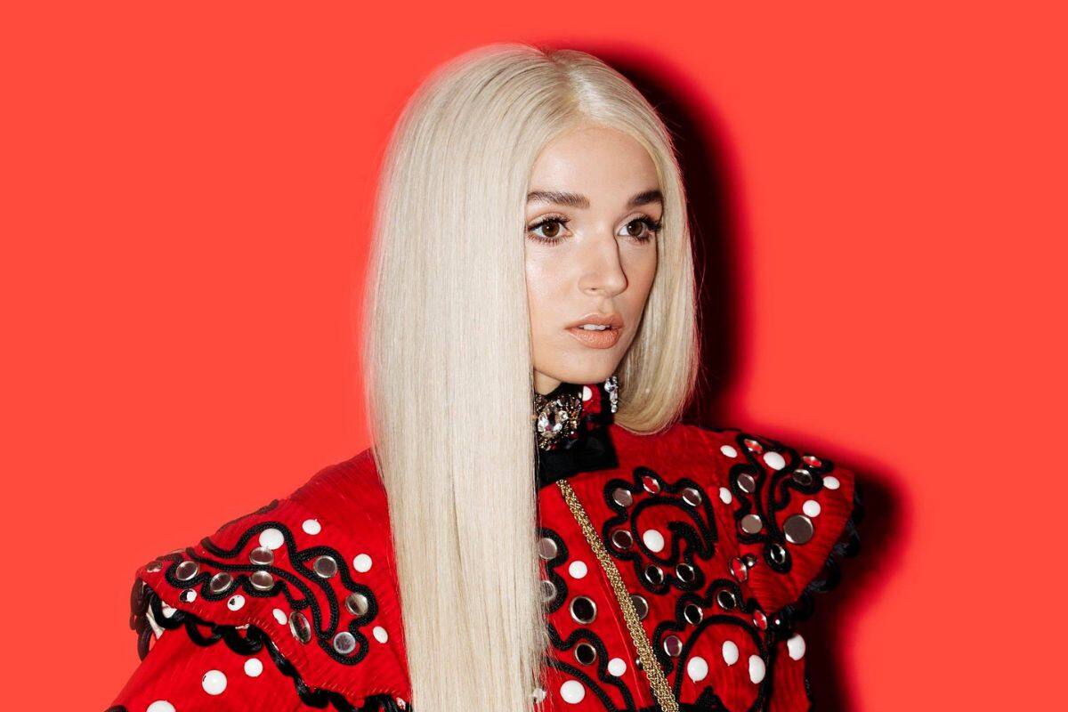Poppy lanza su nuevo show “Improbably Poppy” en la plataforma Veeps