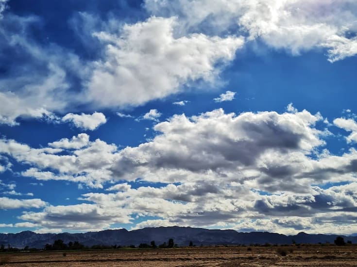 Nochebuena y Navidad con clima cálido y cielo mayormente nublado