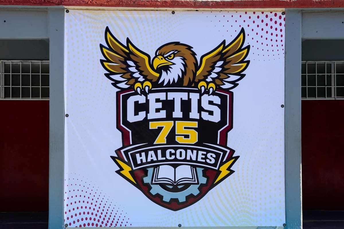 Cetis 75 celebra 45 aniversario reconociendo a estudiantes destacados