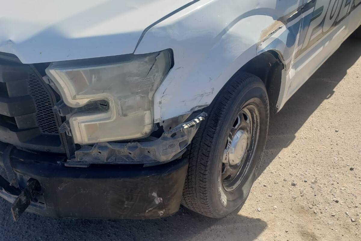 Chocan una patrulla en persecución