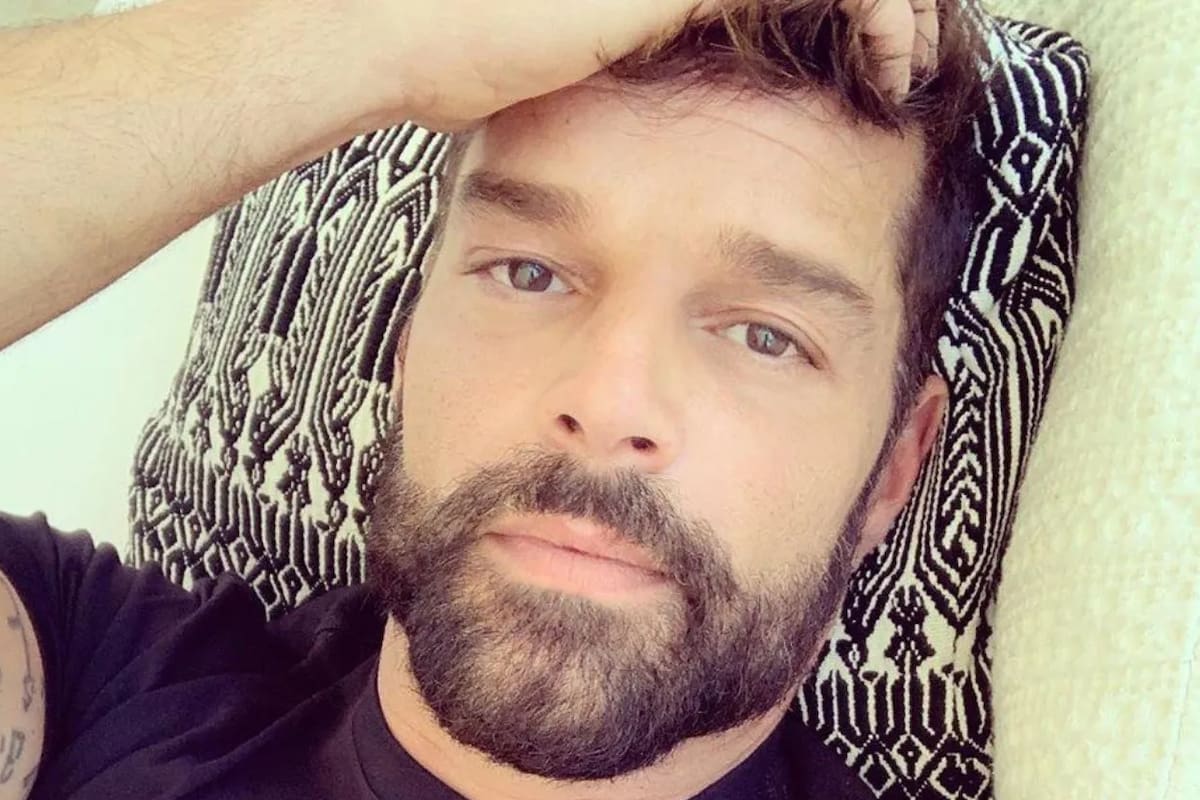 Estos son los actores que encarnan a Ricky Martin en “Súbete a mi moto”