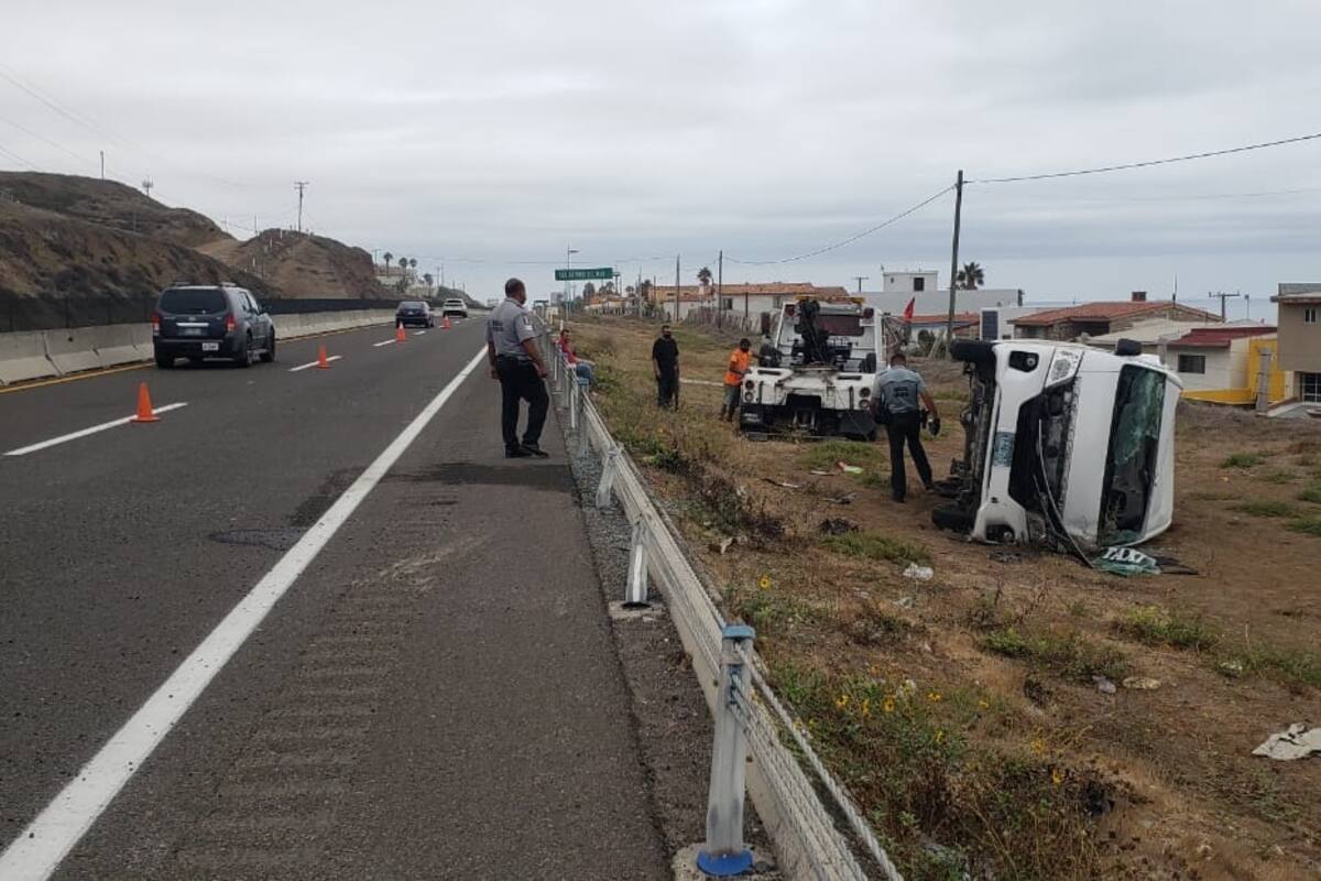 Volcadura en carretera Escénica deja ochos lesionados