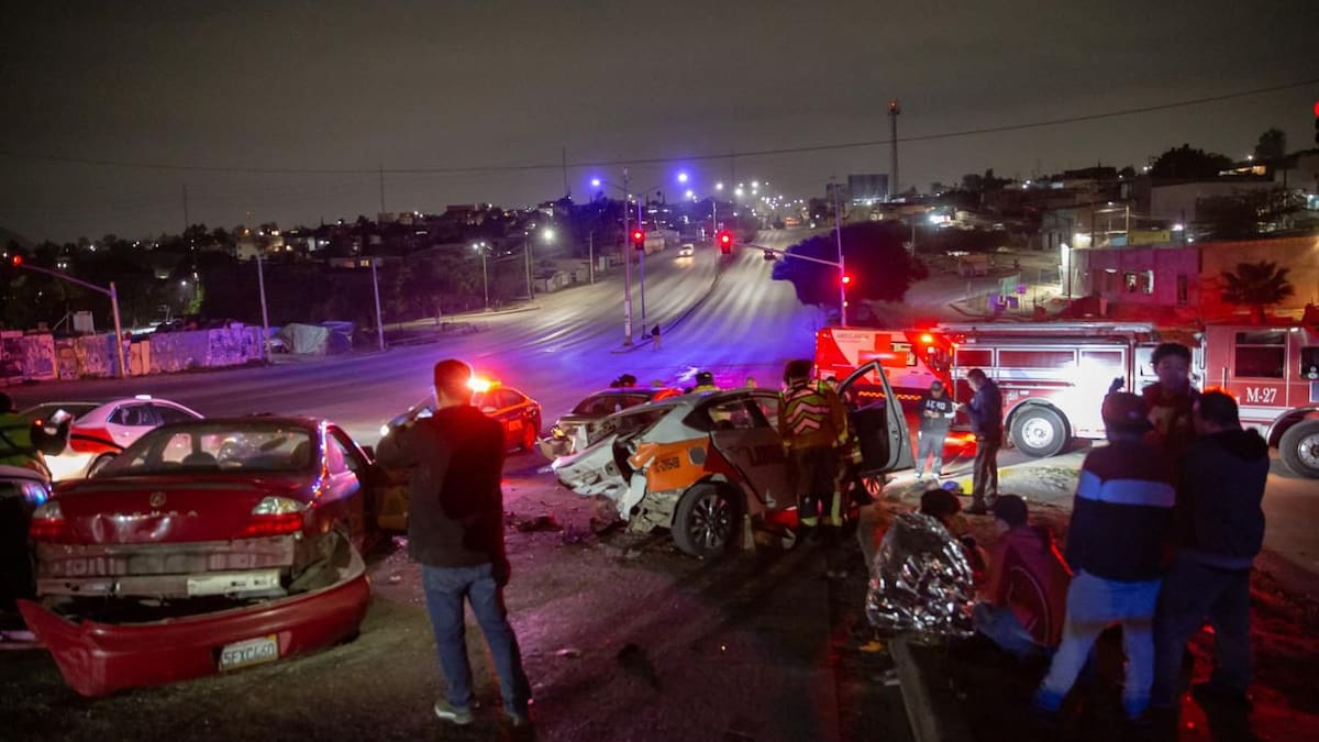 Carambola en bulevar Casablanca deja 10 lesionados y conductor detenido en Tijuana