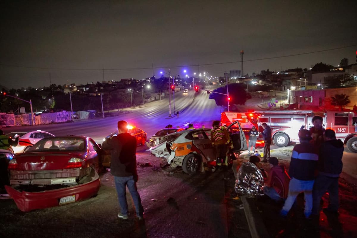 Carambola en bulevar Casablanca deja 10 lesionados y conductor detenido en Tijuana