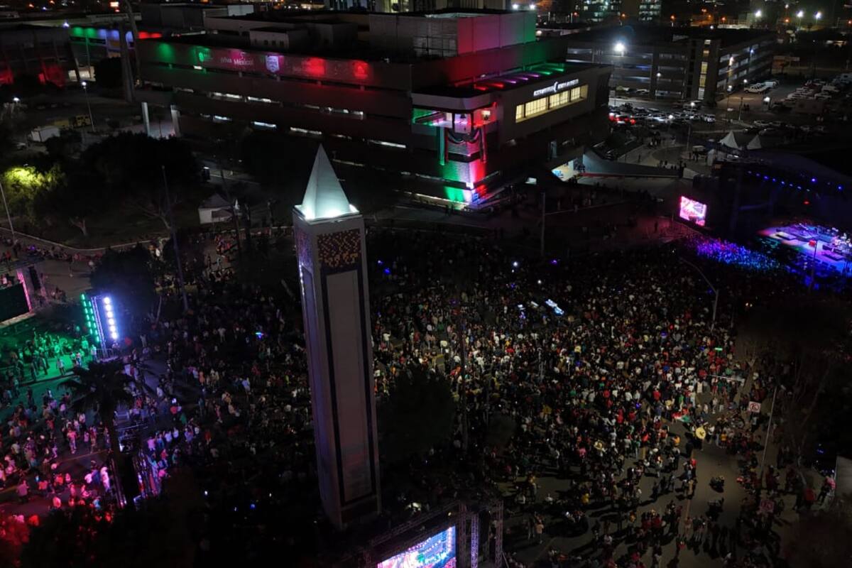 Disfrutan mexicalenses Fiestas Patrias del Centro Cívico