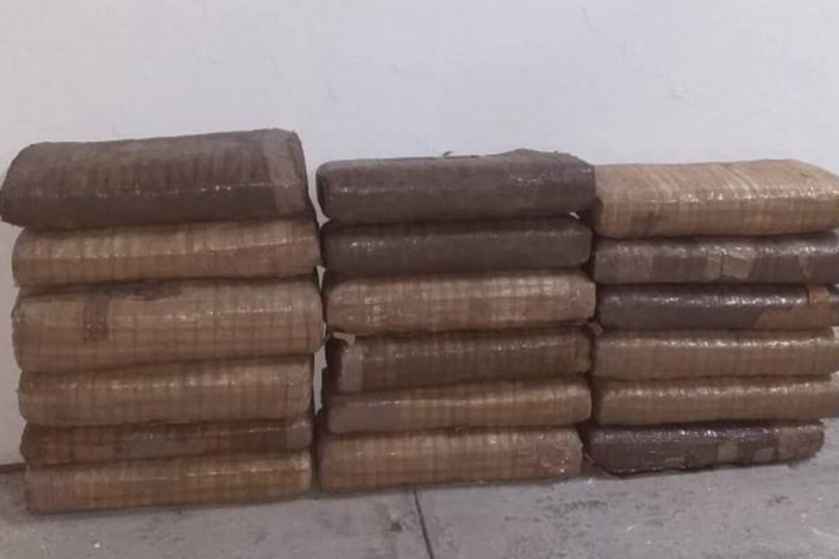 Hallan cargamento de droga en auto en Caborca