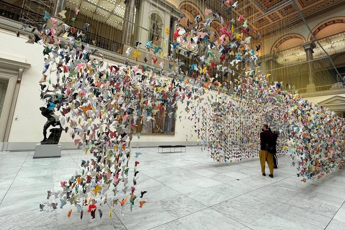 Aves de origami recaudan 100 mil euros para frenar coronavirus