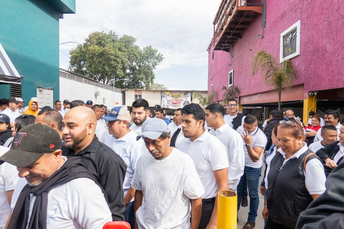 Más de 200 empleados afectados exigen respuestas por el cierre del bar clausurado desde mayo, tras múltiples ataques armados. Foto: Border Zoom