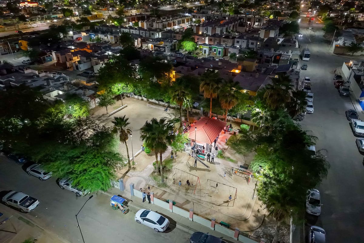 Enciende ‘Toño’ Astiazarán el 90 corredor iluminado de Camina Segura para seguridad de las familias de Hermosillo