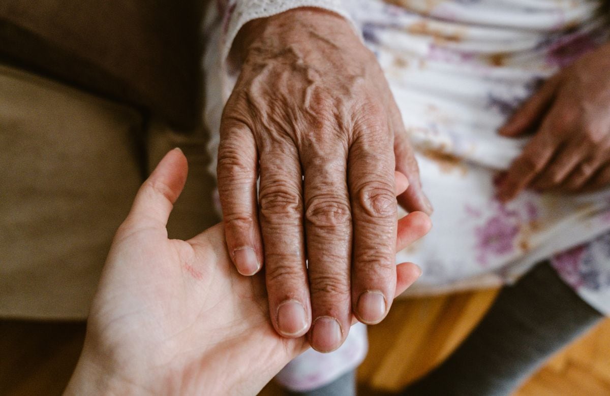 Cómo cuidar tus manos para evitar que revelen tu edad | Foto: Especial (canva)