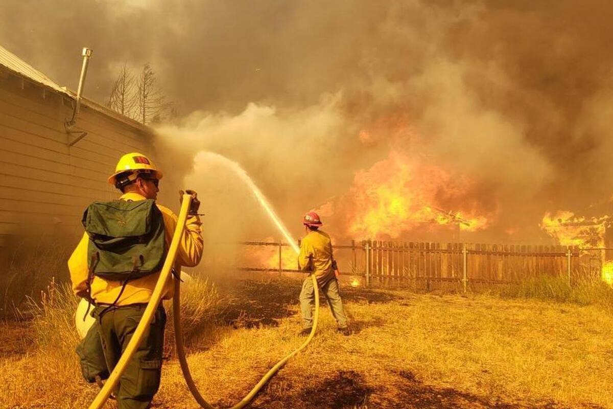 "Dixie", el incendio que amenaza California y es ya el tercero más grande en la historia