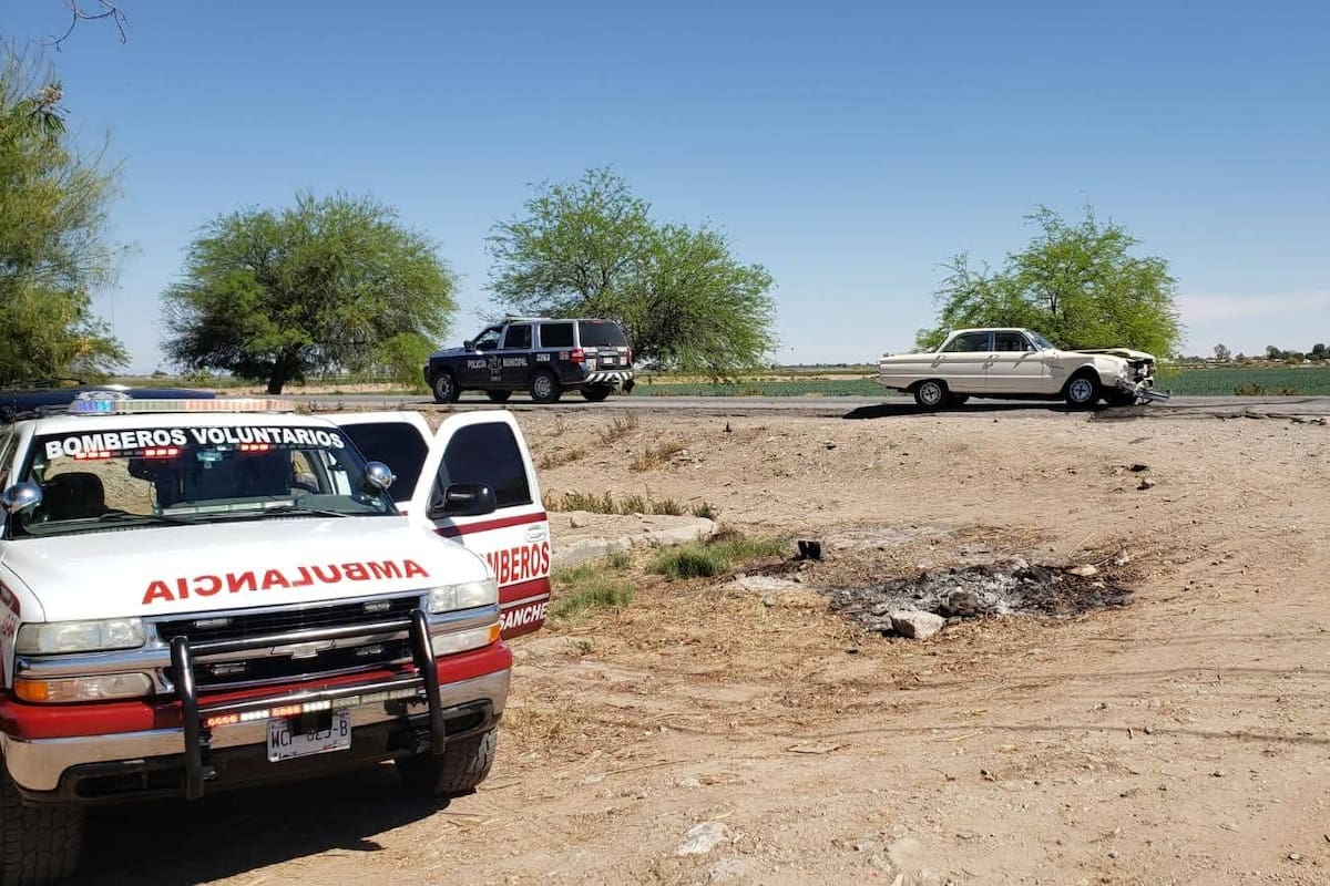 Choque en el valle de SLRC deja un lesionado; involucrado auto clásico