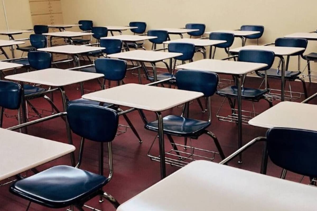 Regresan a las aulas maestros y algunos alumnos en SLRC