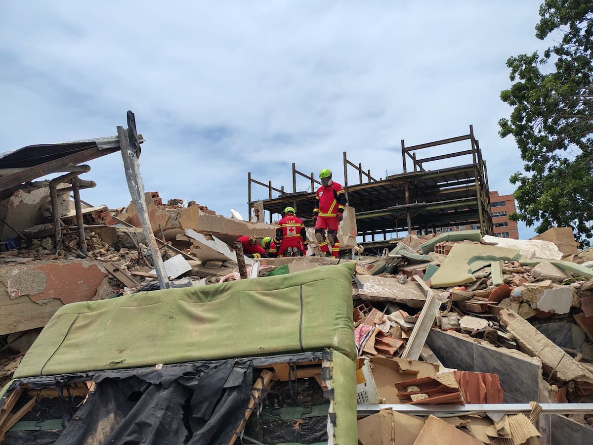 Las maniobras de rescate continúan bajo estrictos protocolos internacionales. | Foto: Cruz Roja Mexicana IAP
