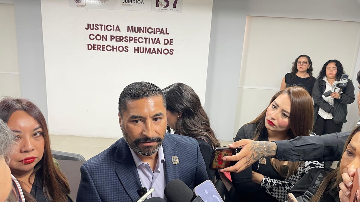 Ramón Vázquez Valadez explicó que la medida fue expuesta a vecinos durante una reunión para aclarar el tema de la reubicación.
Fotos: Michelle Castillo.
