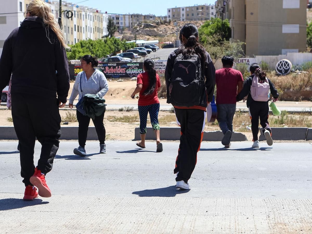 Residentes de Puerta Plata y Hacienda Los Venados denuncian peligro constante al cruzar la vialidad. Foto: BorderZoom