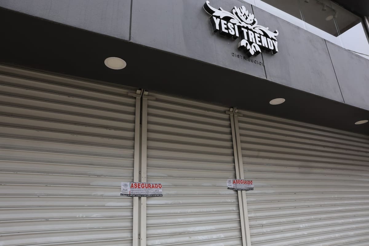 Asegura FGR y Guardia Nacional local de ropa en colonia Los Arenales en Tijuana