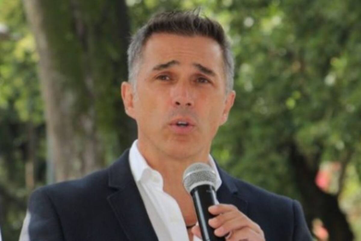 Sergio Mayer utiliza a niño con discapacidad para fines políticos
