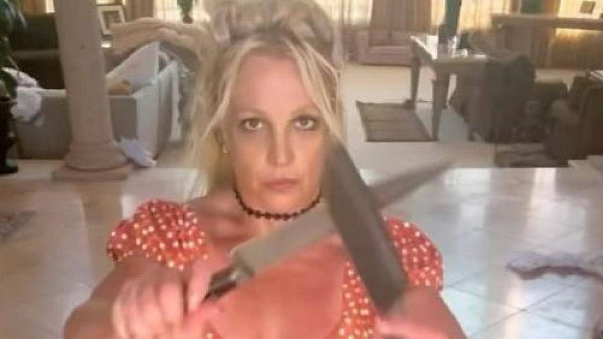 Brtiney Spears se hizo viral por bailar con cuchillos en su Instagram