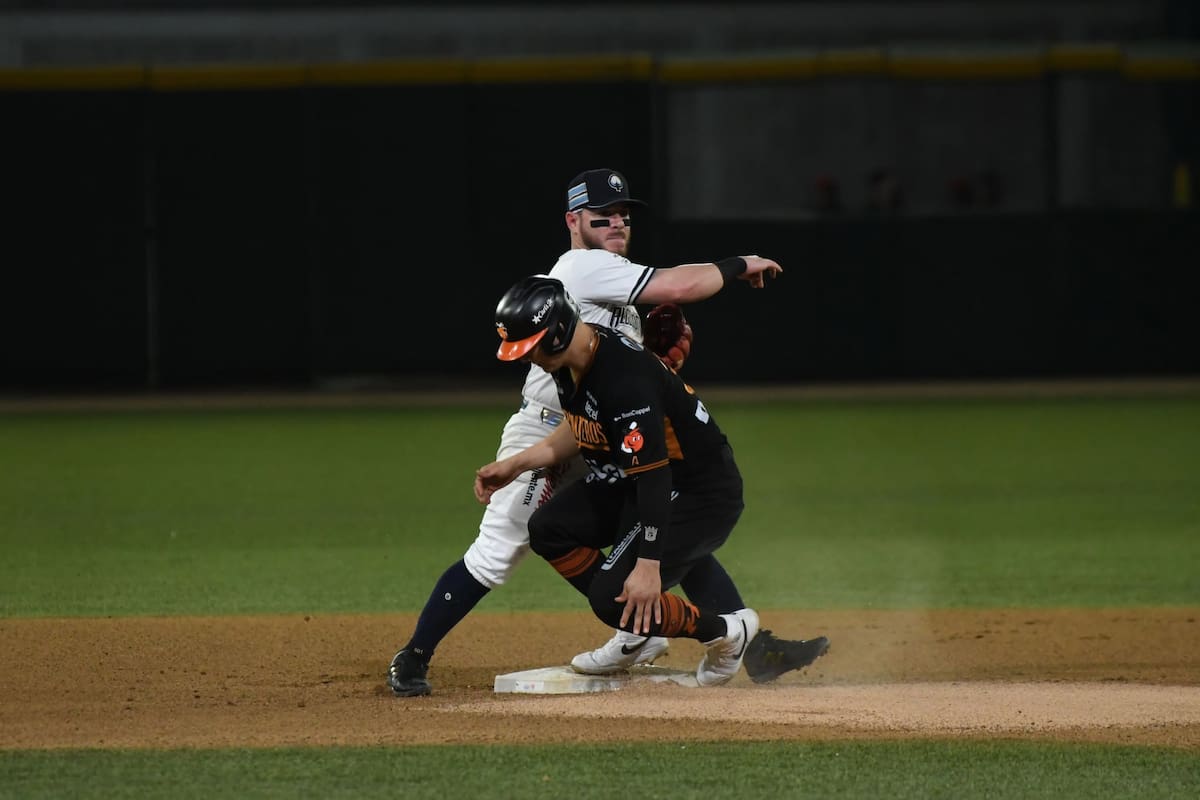 Naranjeros muestra el poder de su ofensiva y apalea a Algodoneros