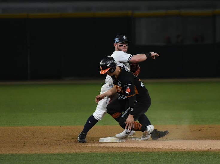 Naranjeros muestra el poder de su ofensiva y apalea a Algodoneros