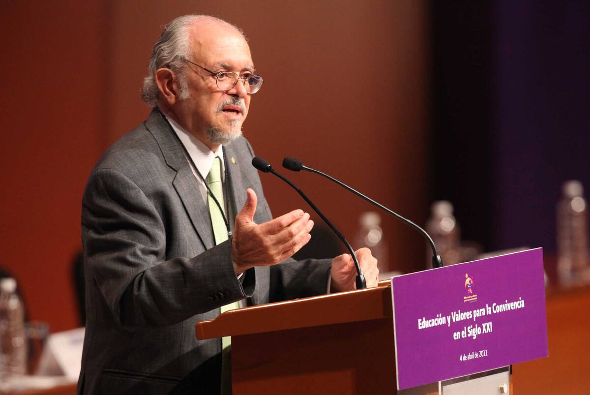 MDF10404038. México, D.F.- Mario Molina, Premio Nobel de Química, durante el encuentro Educación y valores para la convivencia en el siglo XXI, en un Centro de Espectáculos en la ciudad de México. NOTIMEX/FOTO/JAVIER LIRA OTERO/JLO/EDU/