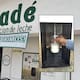 Leche pasteurizada por autoservicio en Pueblo Yaqui: productores acercan venta directa a 25 pesos por litro