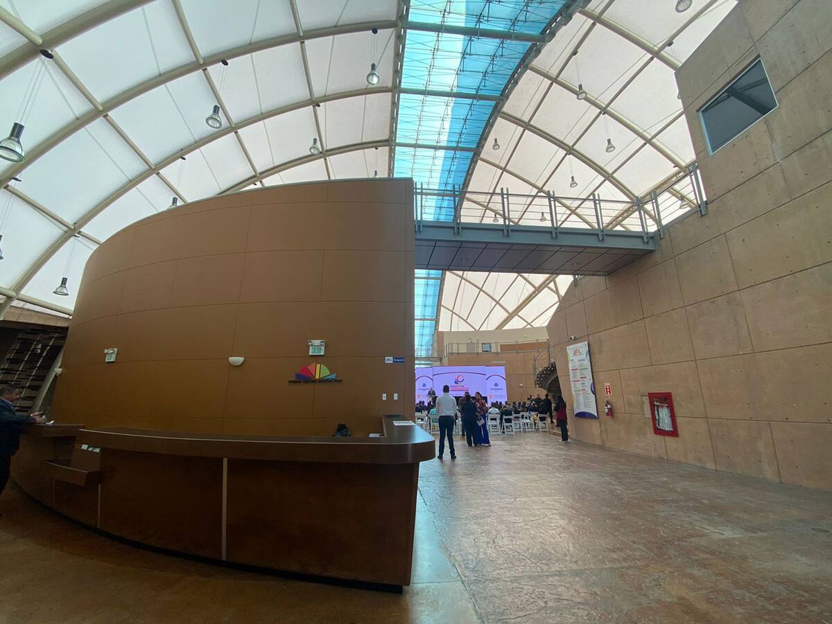 La sala 5 es la “traba” para arrancar operaciones totales, ya que al ser una pantalla de 360 grados conformada por 12 proyectores requiere un sistema de aire acondicionado en óptimas condiciones.