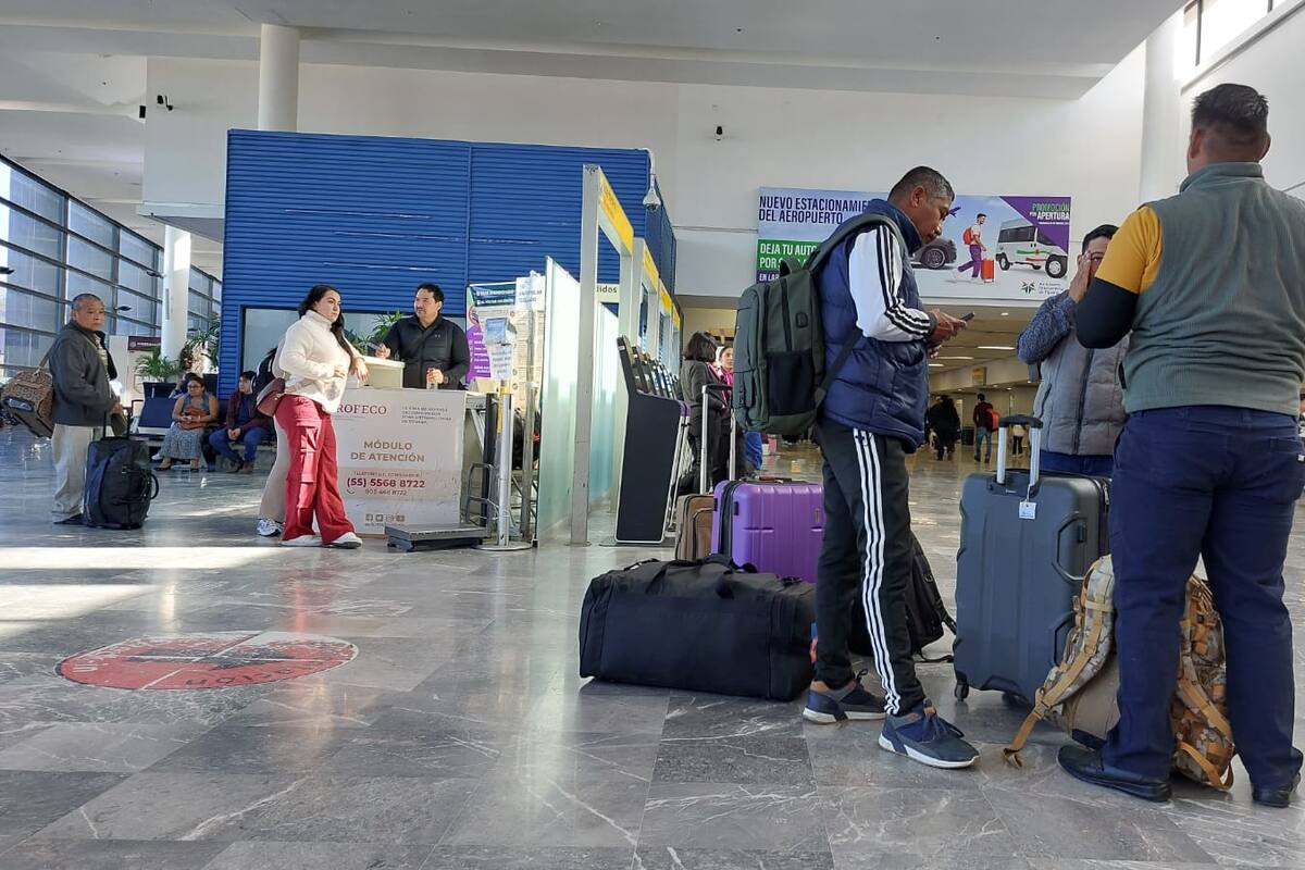 Aeropuerto de Tijuana se llena de viajeros de temporada