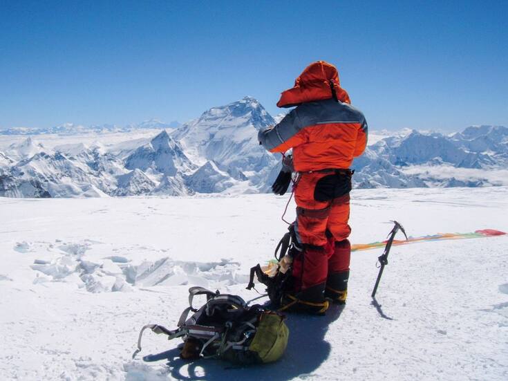 Tormenta de nieve en el Everest deja casi 1,000 personas atrapadas en campamentos del lado Tibetano