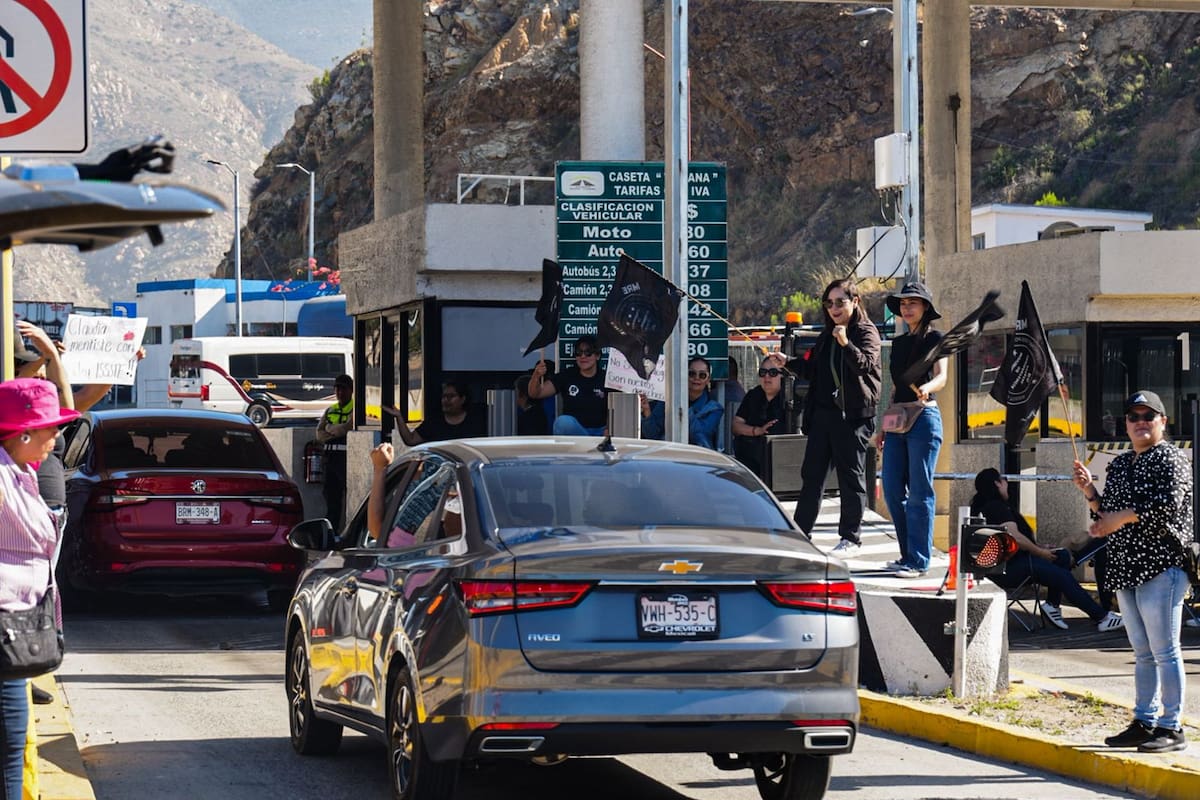 Maestros de la CNTE tomaron la caseta del Cimarrón Tijuana-Tecate