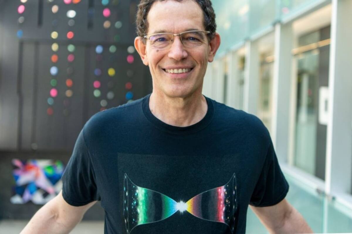 "El universo es la cosa más simple del universo": Neil Turok, el físico que desafía la teoría del Big Bang