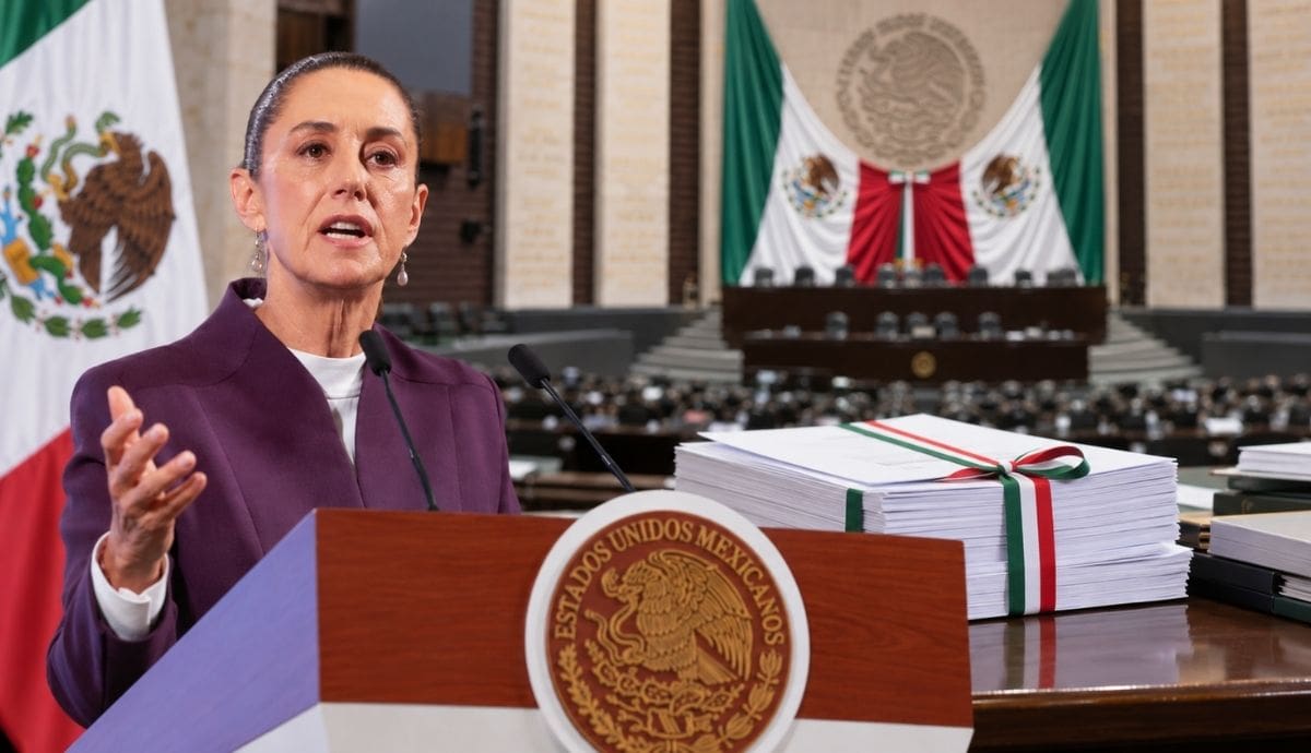 La presidenta Claudia Sheinbaum durante la presentación y entrega del proyecto del Paquete Económico en el Congreso de la Unión. | Galería GH, IA