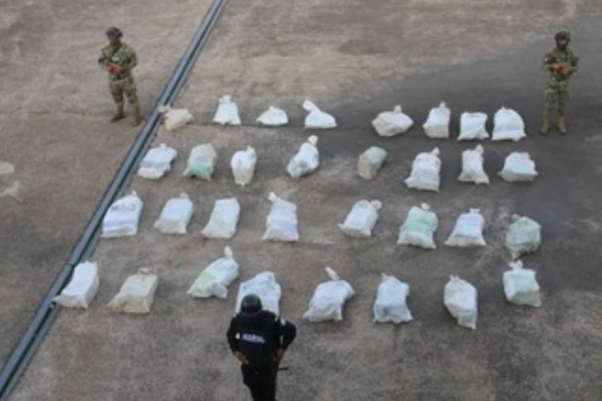 Secretaría de Marina decomisa 840 kilos de cocaína arrojada al mar en las costas de Michoacán