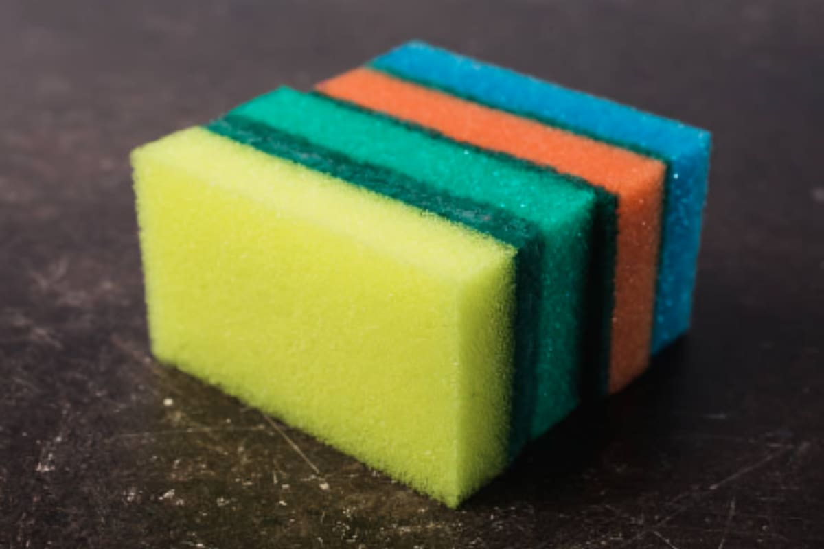 Colores de estropajos: qué significa cada uno y para qué se usa
