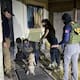 Rescatan a perritos abandonados en una casa; encontraron los restos de dos perritos más