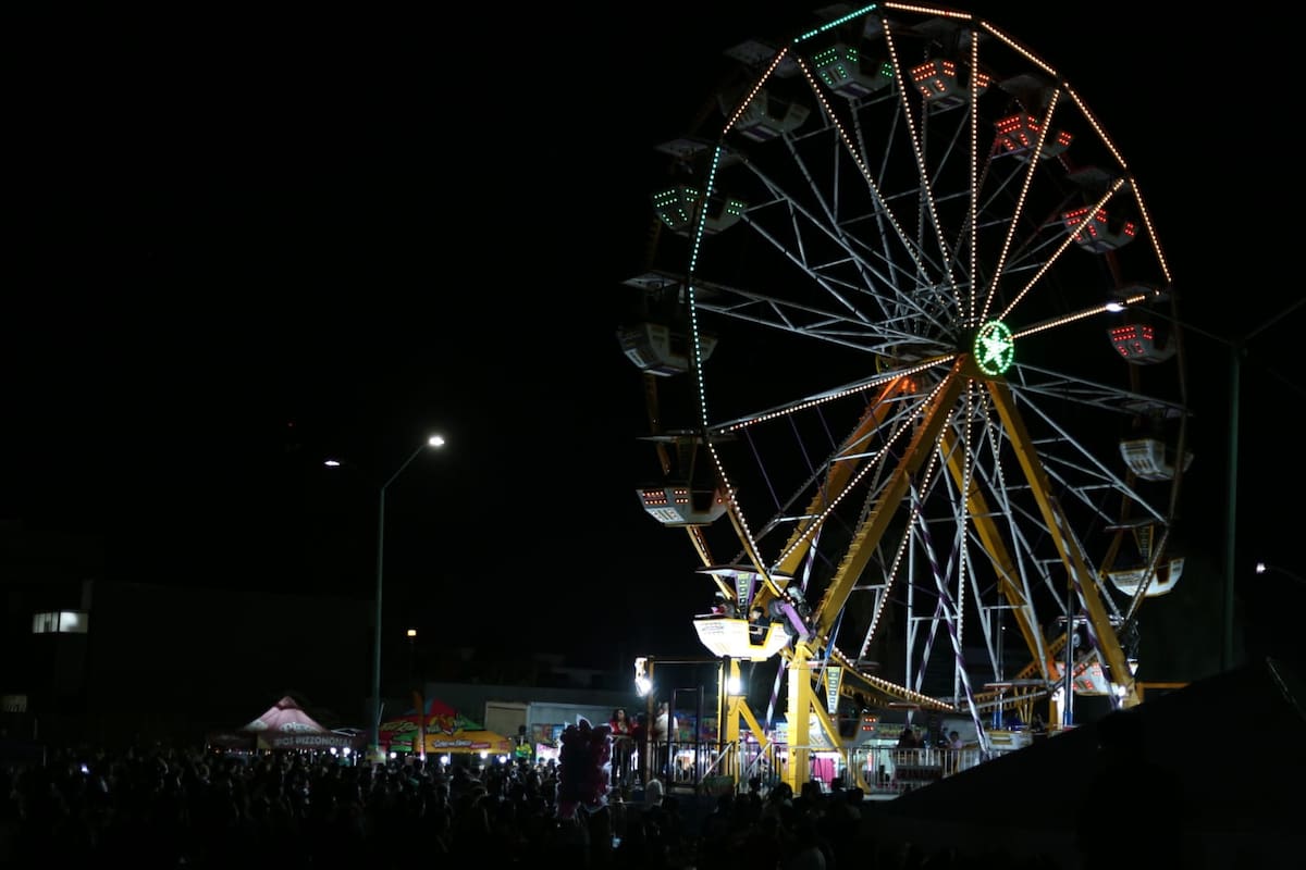 Postal de la rueda de la fortuna durante el Grito de Independencia en Mexicali. | Foto: Saúl Martínez