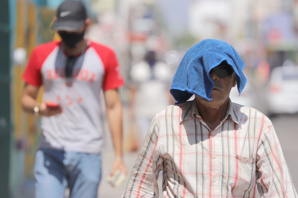 Humedad eleva la sensación térmica arriba de 50 °C en Hermosillo; Salud advierte más casos de deshidratación y golpes de calor
