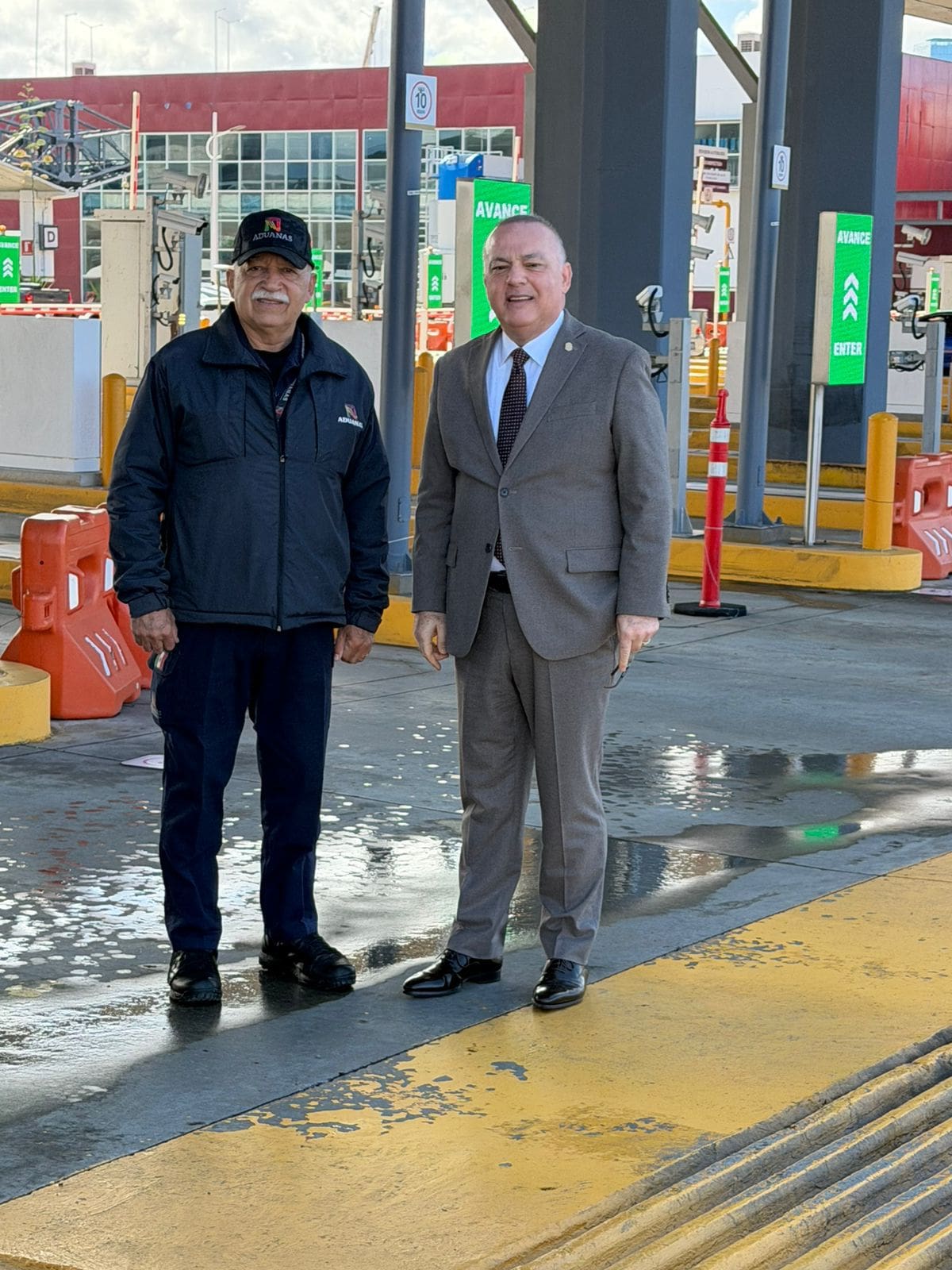 Las gestiones del gobierno de Marina del Pilar Ávila Olmeda permitieron habilitar una puerta adicional de acceso a México y reducir los tiempos de espera para quienes cruzan diariamente por la zona del Chaparral. Foto: Cortesía